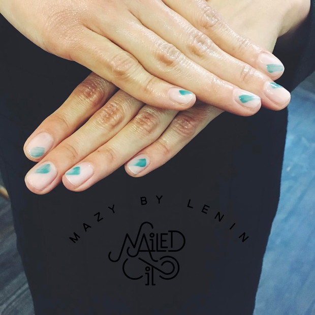 Transparentny manicure z wzorkami wiosna 2017