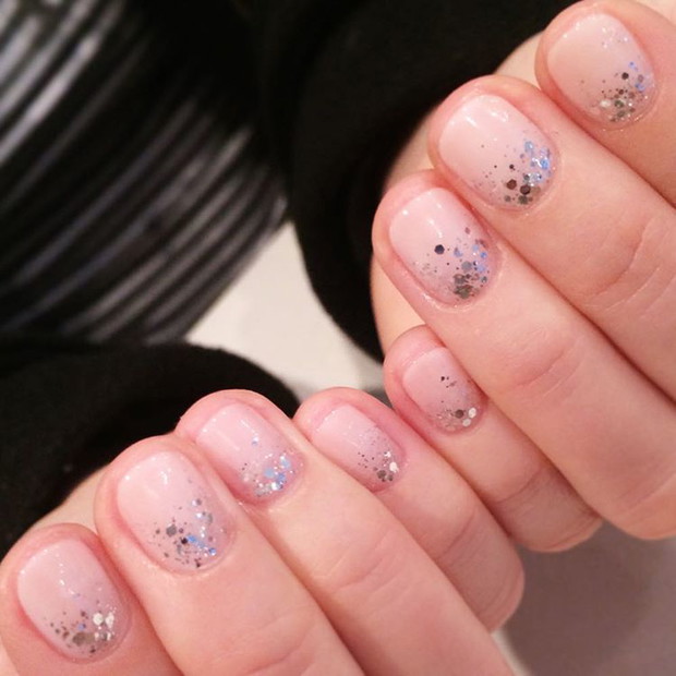 Transparentny manicure z wzorkami wiosna 2017