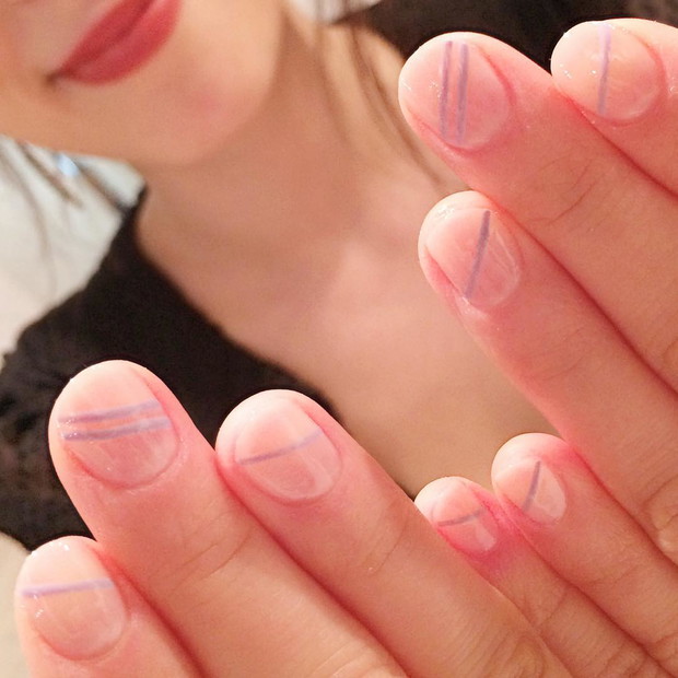 Transparentny manicure z wzorkami wiosna 2017