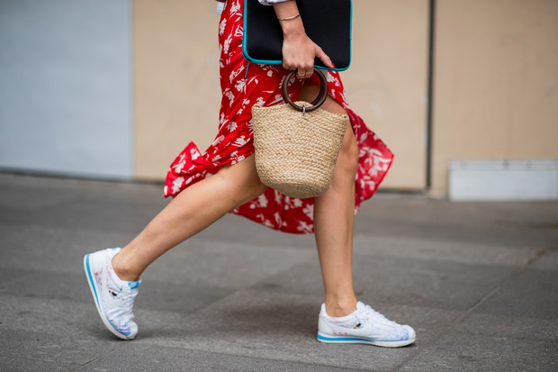 Wiklinowy koszyk na lato 2019: trendy moda 2019