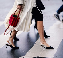 Bucket bag, najmodniejsza torebka lato 2019: trendy moda lato 2019