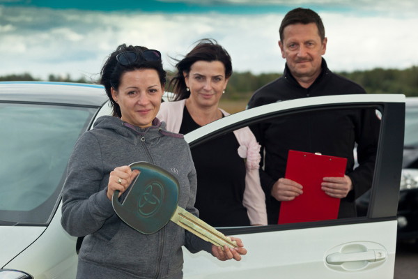 zwyciezczyni_Ewa_Fabjanczyk_Justyna_Szawdyn_Jerzy_Szymlowski_Toyota