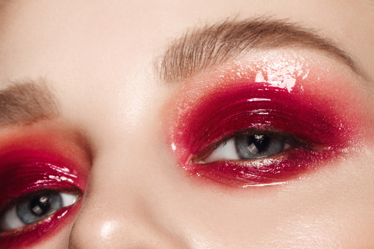 Glossy eye makeup