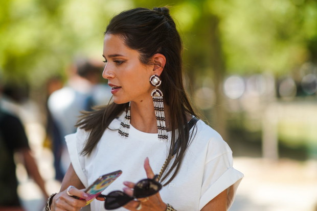 Trendy jesień 2019: duże kolczyki