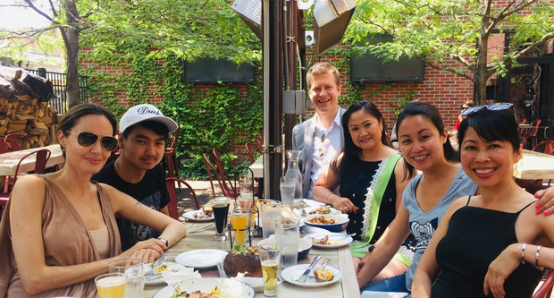 Angelina Jolie na 18 urodzinach Maddoxa