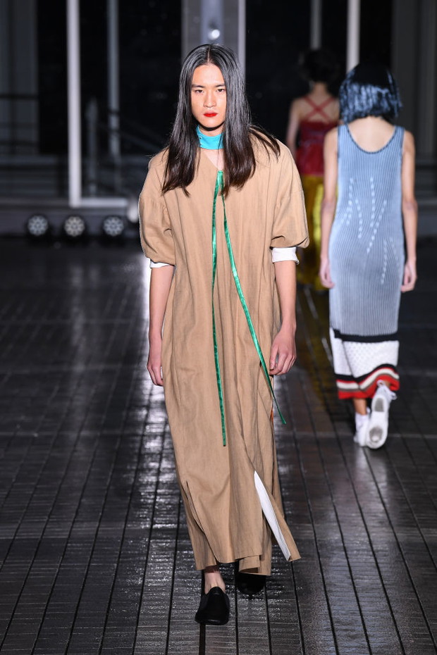 'Tent dress' gorącym trendem na jesień 2019