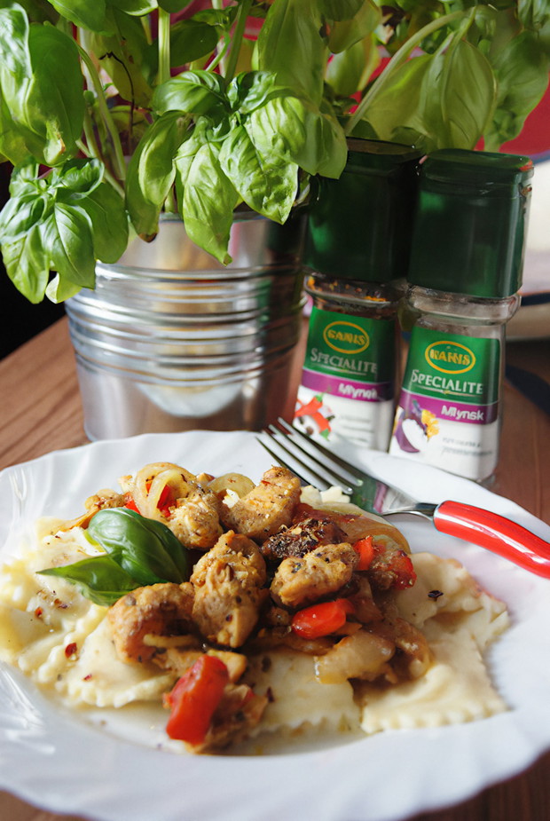 Pikantny indyk podawany z ravioli