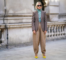 trendy moda jesień 2019: slouchy jeans