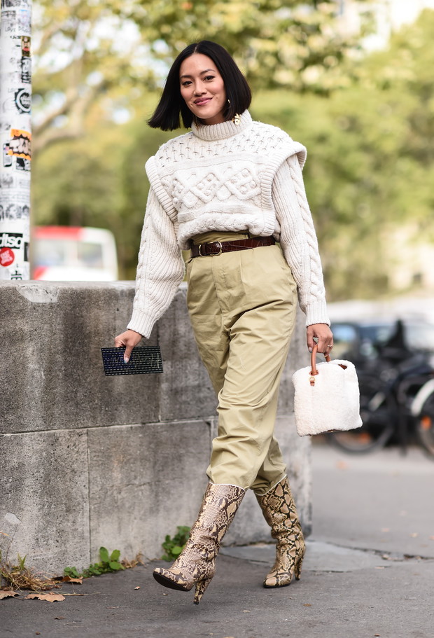 Beżowy sweter hitem sezonu zima 2019: najmodniejszy sweter na zimę