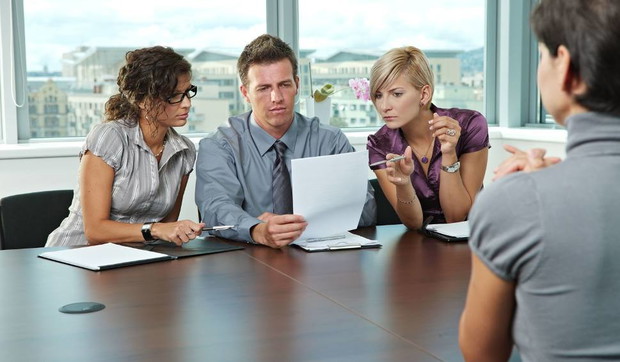 Rozsiadanie się na krześle