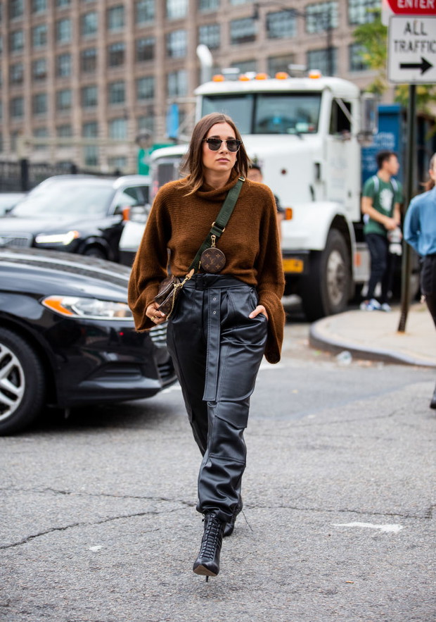 Trendy moda jesień 2019: jeansy slouchy