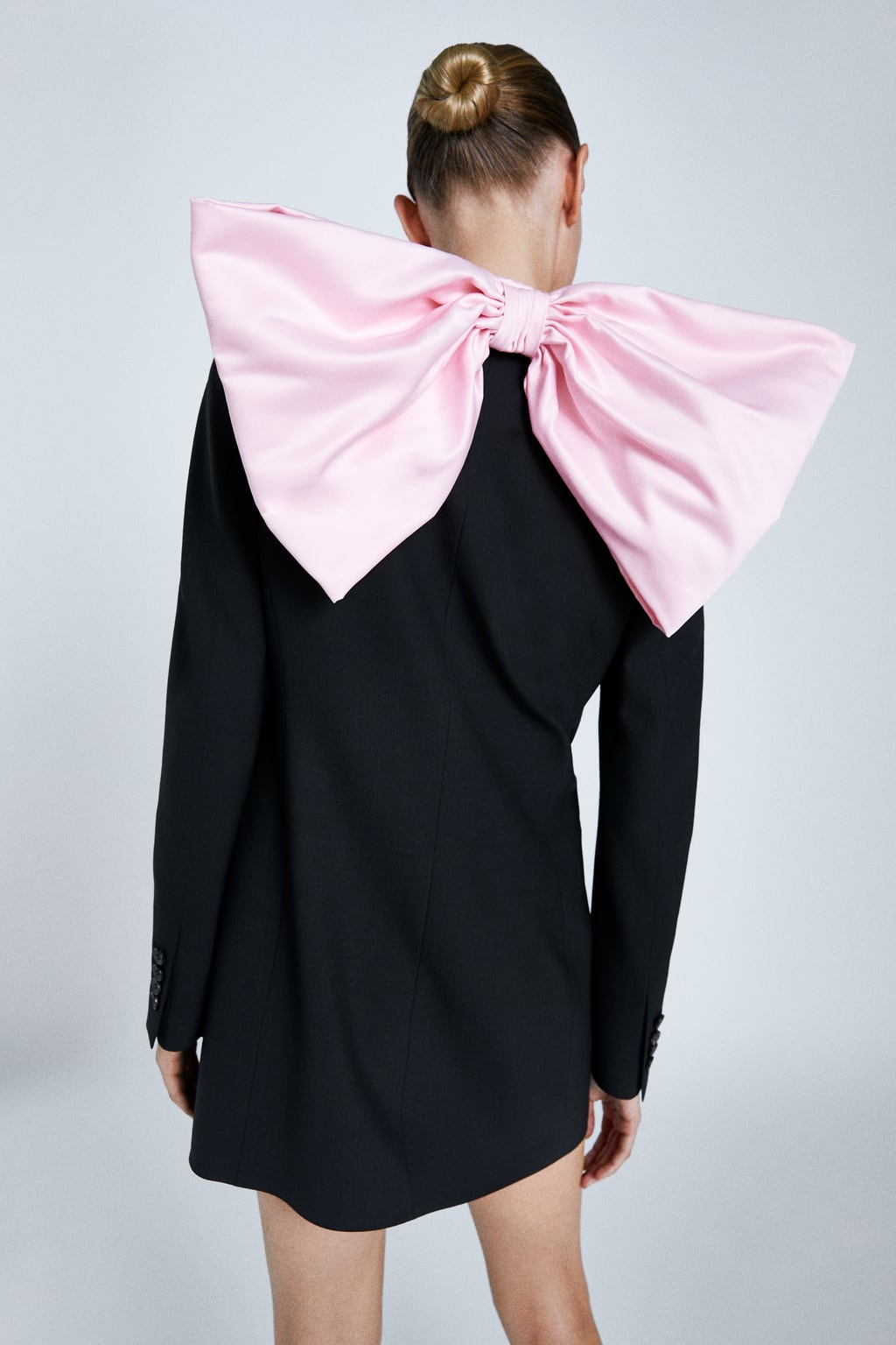 Sukienka z kokardą Zara; 449 zł Sukienki na Sylwestra z sieciówki 2019