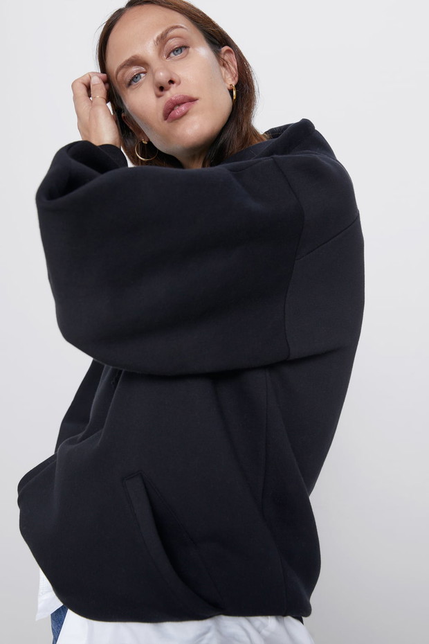 Klasyczna czarna bluza Zara 49,50 zł