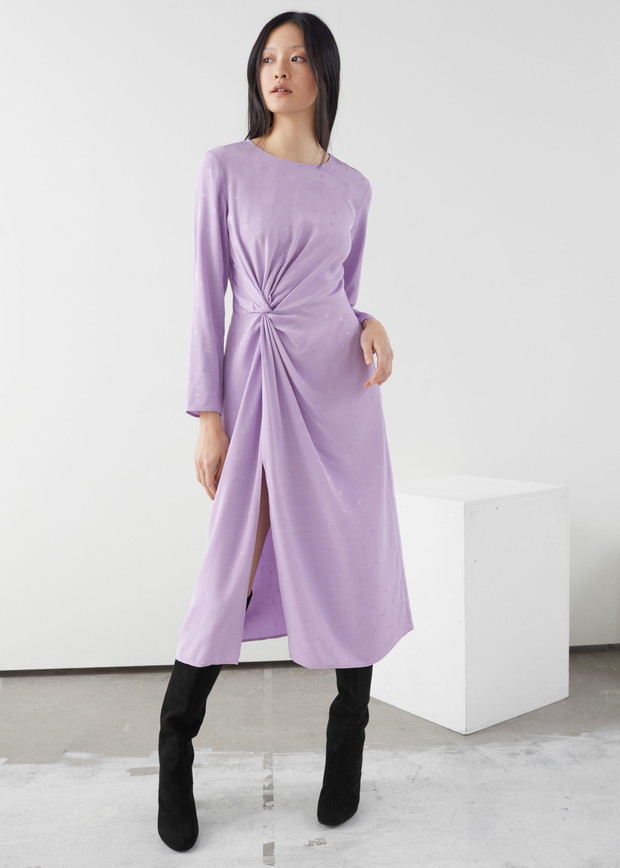 Sukienka w kolorze liliowym &Other Stories; ok. 360 zł