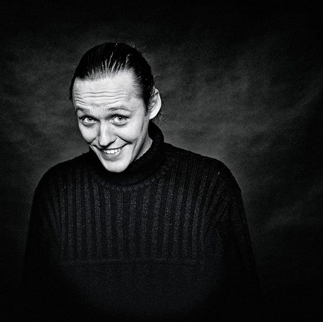 w kategorii Film otrzymuje Bartosz Bielenia: za wielkie emocje pozwalające przeżywać dramaty ludzi takich jak my, za wyrażenie tego, co dla Polaków najboleśniejsze i najważniejsze, oraz za aktorstwo na najwyższym poziomie