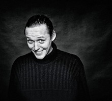 w kategorii Film otrzymuje Bartosz Bielenia: za wielkie emocje pozwalające przeżywać dramaty ludzi takich jak my, za wyrażenie tego, co dla Polaków najboleśniejsze i najważniejsze, oraz za aktorstwo na najwyższym poziomie