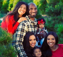 Vanessa Bryant z mężem i córkami