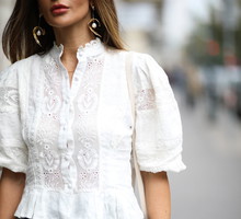 Bluzka ze stójką trendy moda wiosna 2020