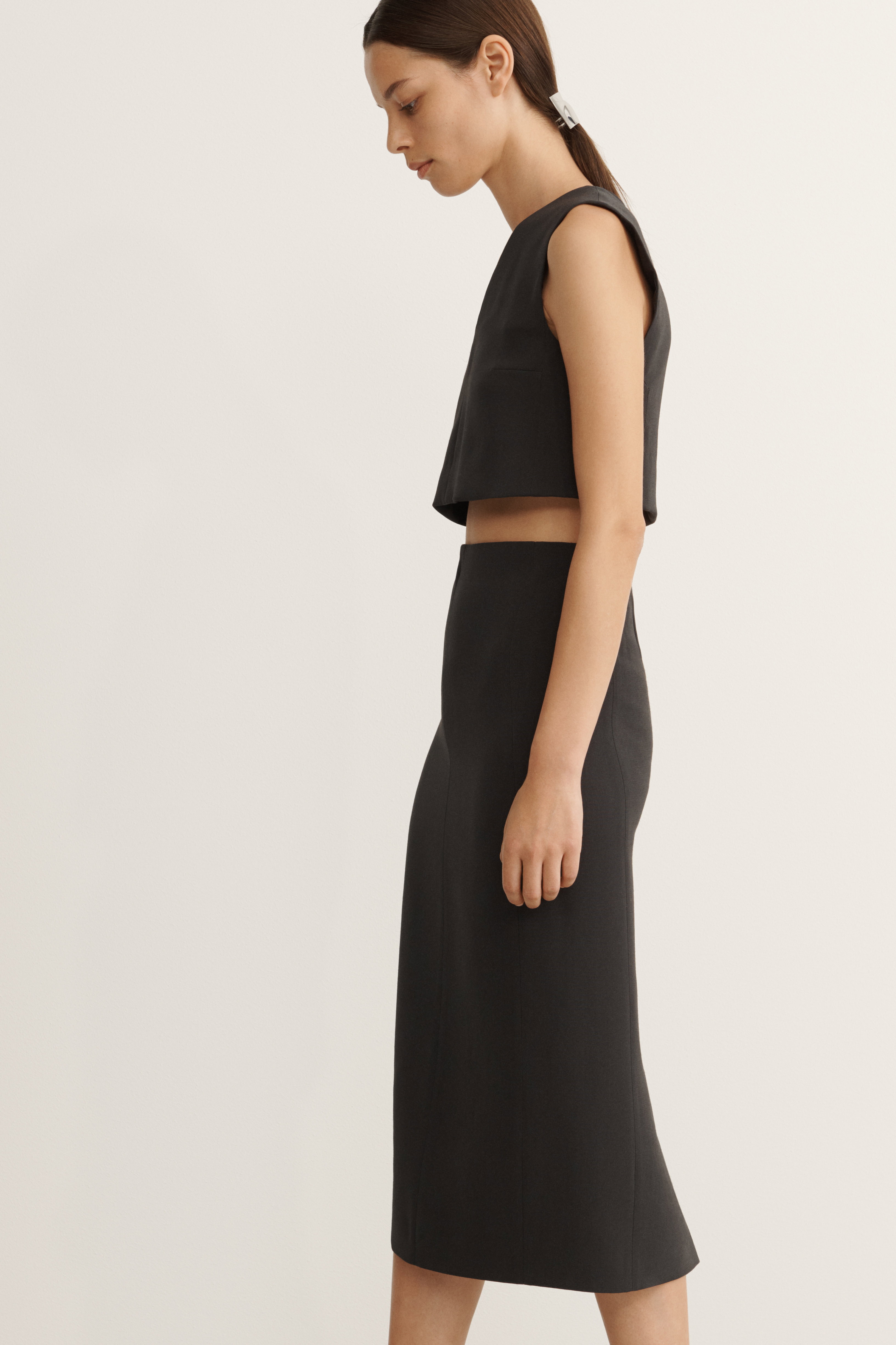 Moda trendy 2020: nowa kolekcja COS wiosna 2020