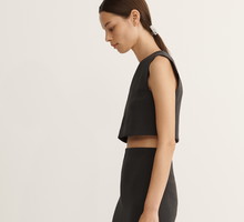 Moda trendy 2020: nowa kolekcja COS wiosna 2020