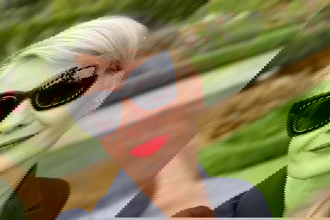 Moda trendy jesień 2020: marynarka w kratę