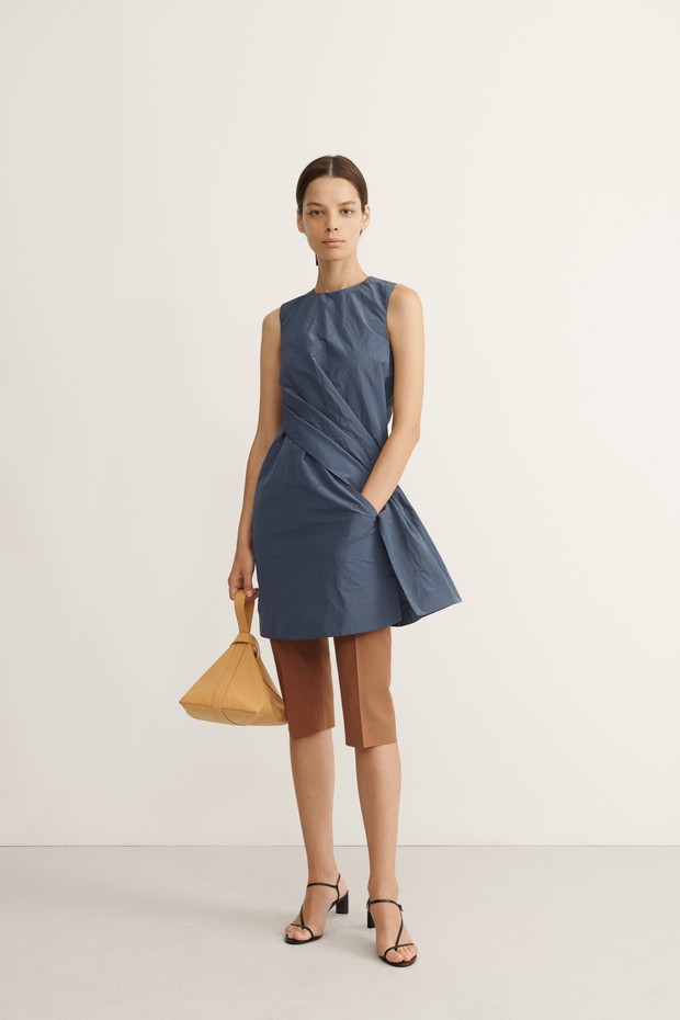 Moda trendy 2020: nowa kolekcja COS wiosna 2020