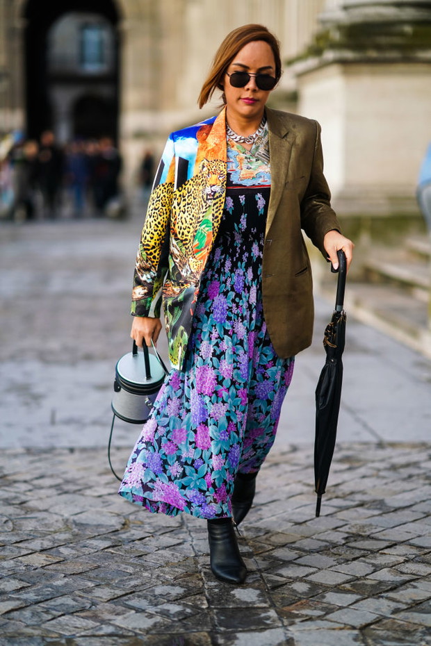 Sukienka we wzory vintage: moda trendy wiosna 2020