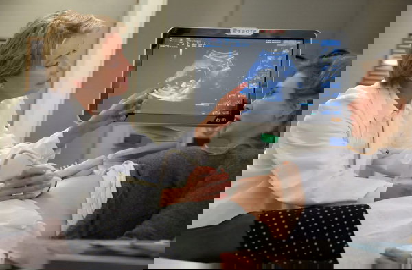 Ciąża tydzień po tygodniu: jak przebiega każdy trymestr?