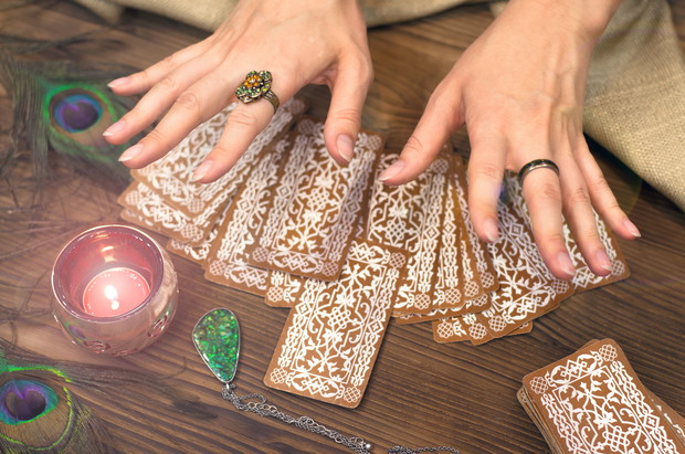 Andrzejki 2017: wróżenie z kart