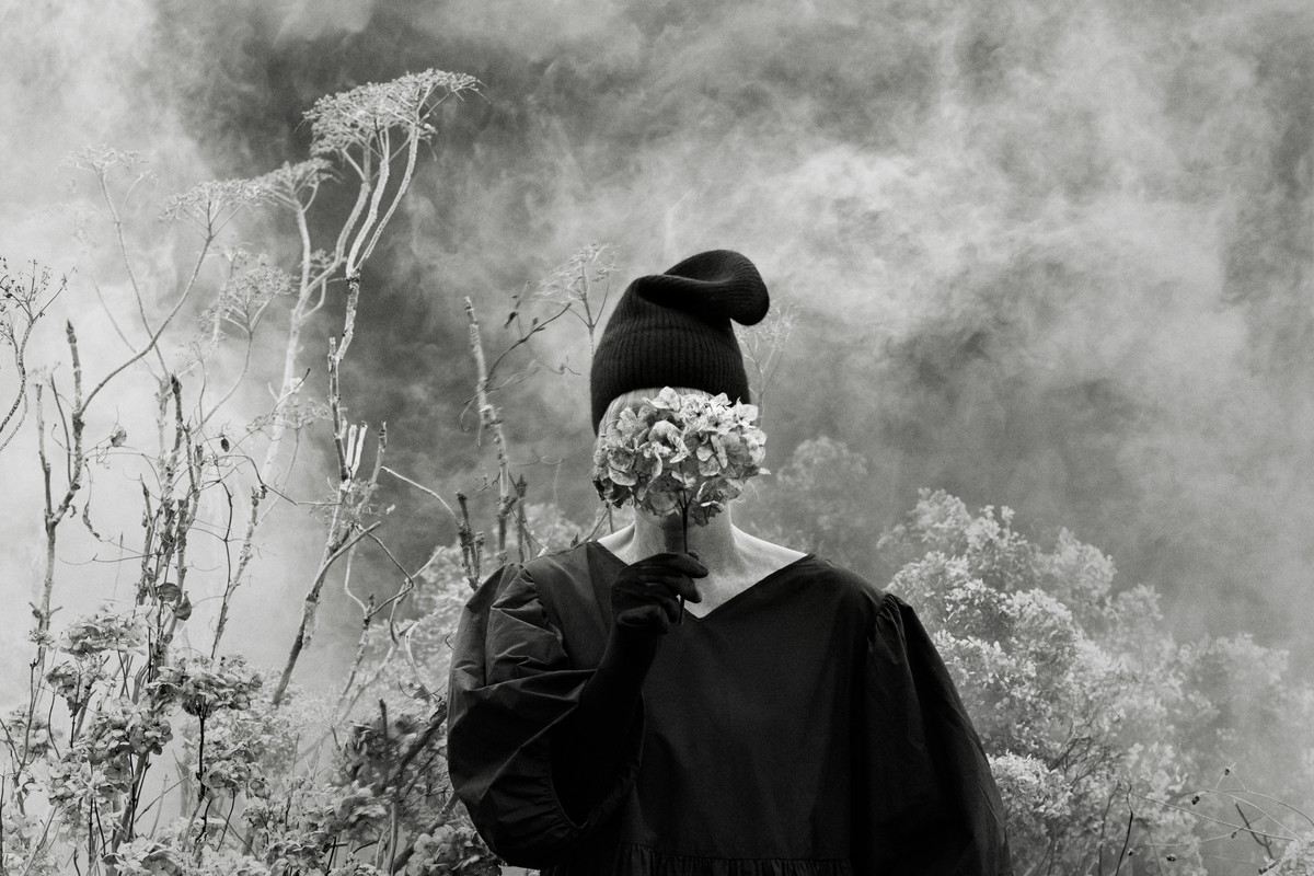 „Jej obraz, jej historia”. & Other Stories świętuje Dzień Kobiet serią ośmiu autoportretów