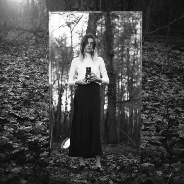 „Jej obraz, jej historia”. & Other Stories świętuje Dzień Kobiet serią ośmiu autoportretów