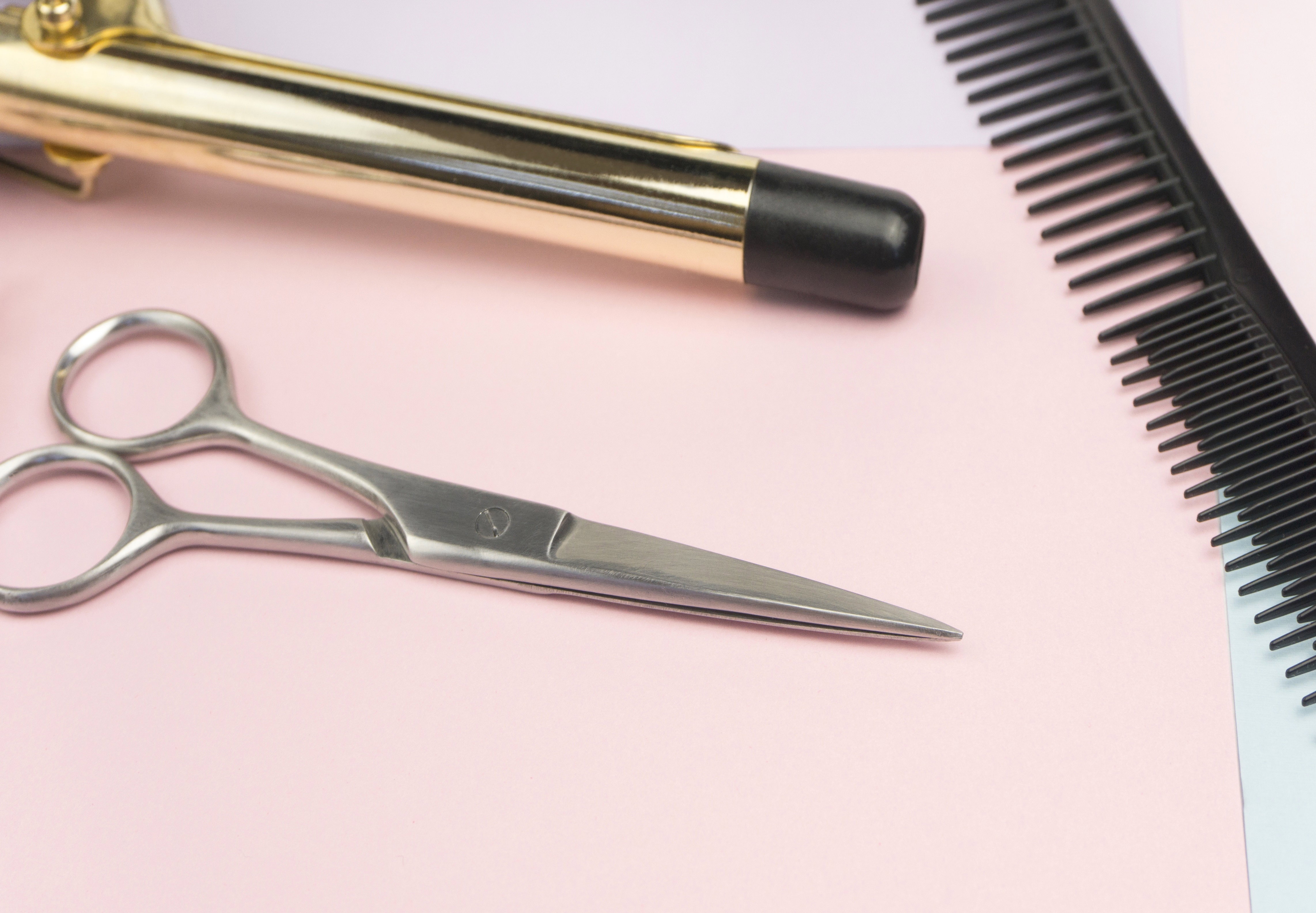 Jak podciąć włosy w domu?