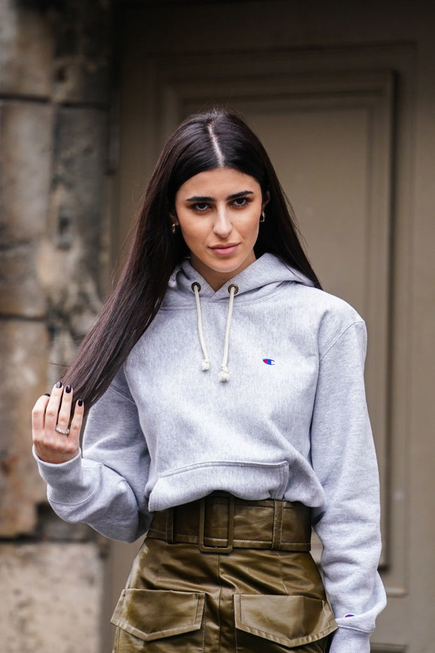 Moda trendy na wiosnę 2020: bluza z kapturem lub bez