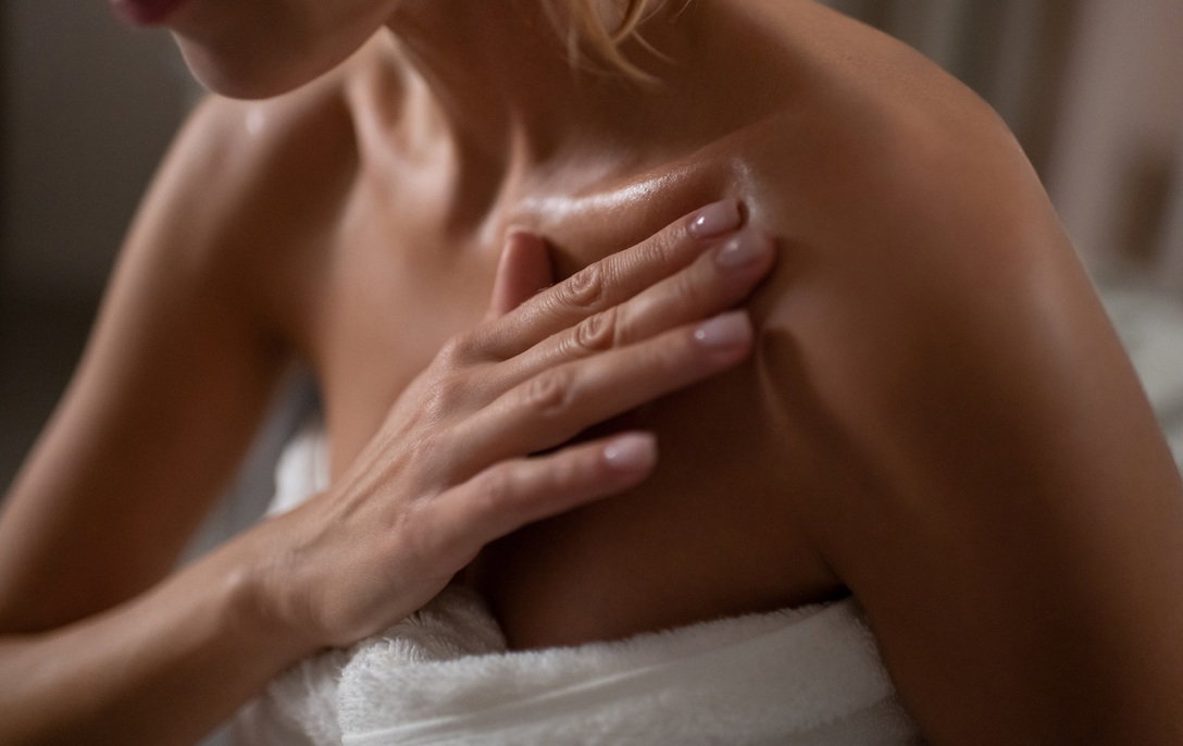 Cropped female moisturizing shoulder at home