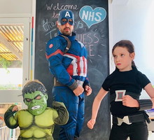 Rodzina z Londynu odtwarza sceny z filmów