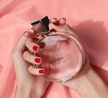 Perfume layering: Jak przedłużyć trwałość perfum?