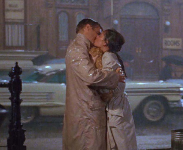 Trencz - niezwykła historia przeciwdeszczowego płaszcza