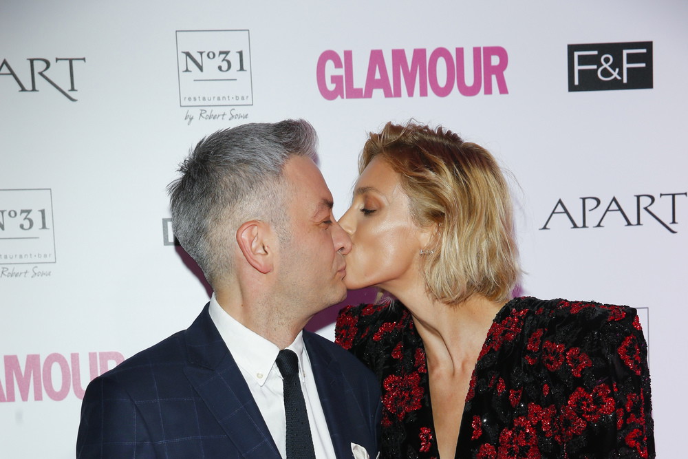 Anja Rubik całuje się z Robertem Biedroniem