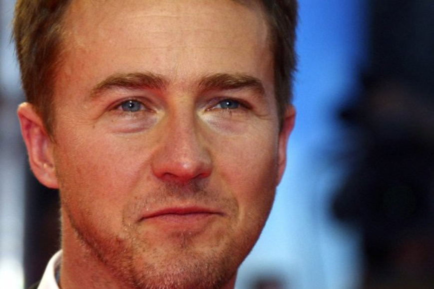 EDWARD NORTON Dyskretny kochanek