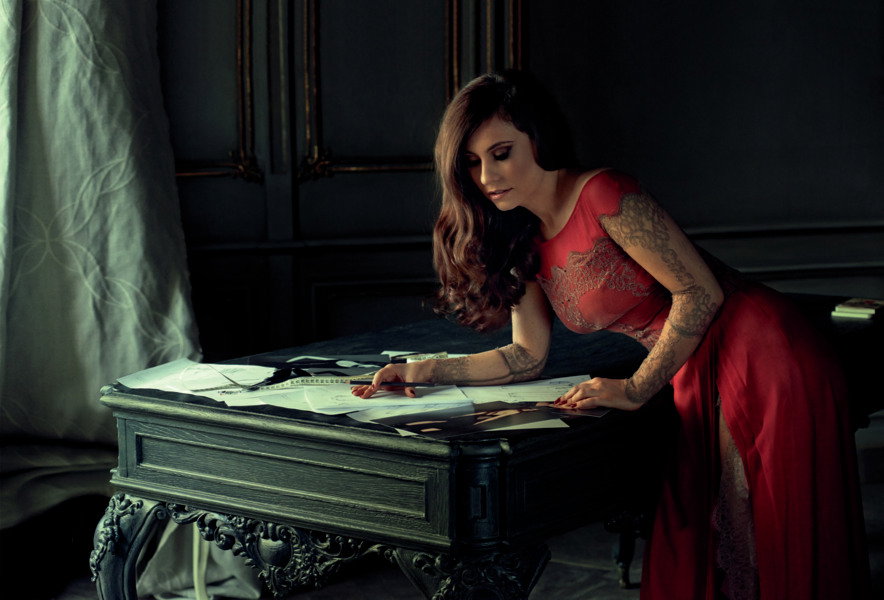 Suknie Izabeli Łapińskiej wyróżniają się na tle innych unikatowymi detalami