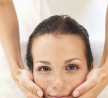 Joga twarzy: to nowy trend, który przynosi niesamowite efekty. Na czym polega?