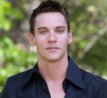 JONATHAN RHYS MEYERS Życie na krawędzi