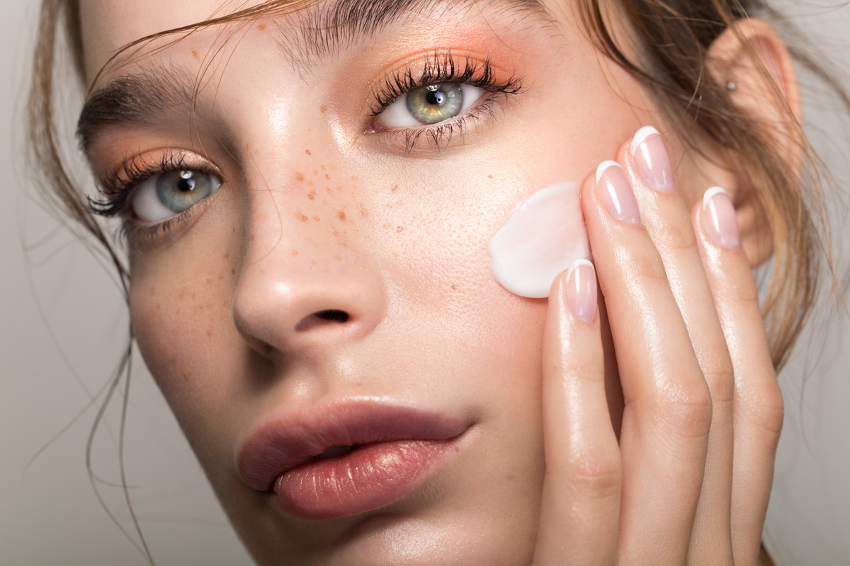 Kosmetyki z kurkumą to największy beauty trend tego roku. Mają niezwykłe właściwości!