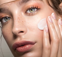 Kosmetyki z kurkumą to największy beauty trend tego roku. Mają niezwykłe właściwości!