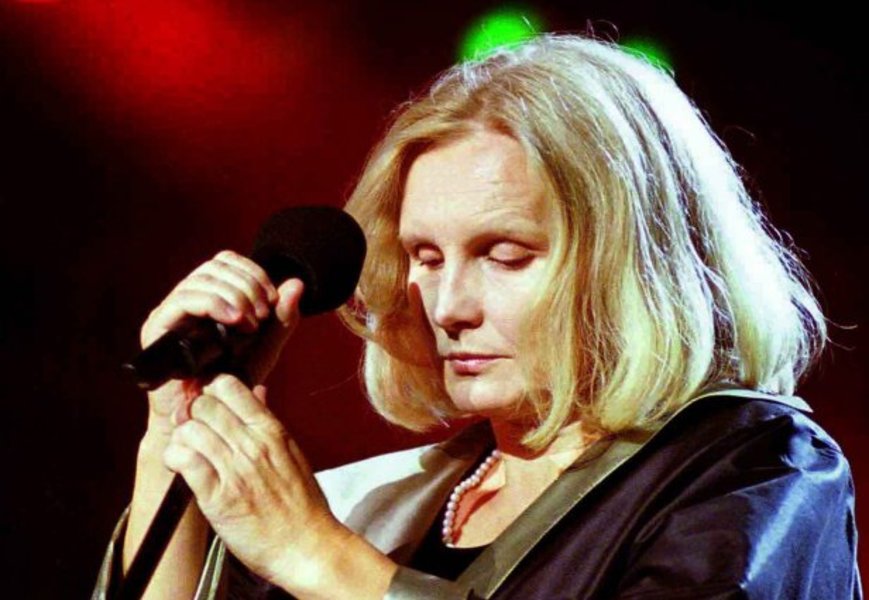 MAGDA UMER Samotnica z poczuciem humoru