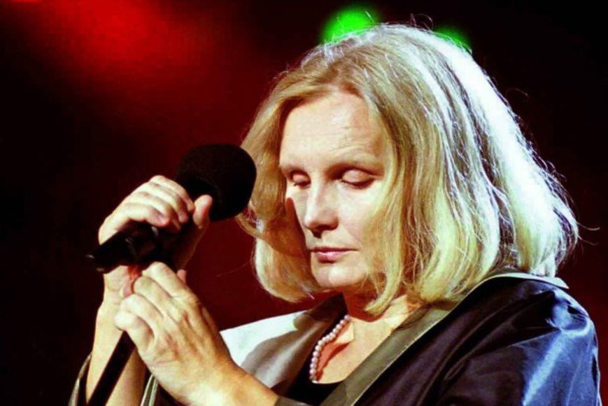 MAGDA UMER Samotnica z poczuciem humoru