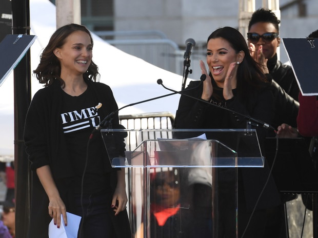 Natalie Portman i Eva Longoria podczas wystąpienia na Marszu Kobiet w Los Angeles