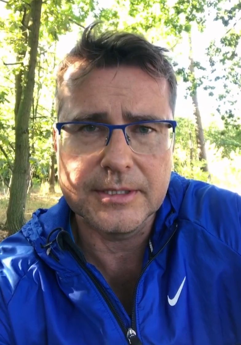 Michał Paszczyk z kabaretu Paranienormalni przeprasza za zdjęcie z plaży: "Życzono mi szybkiej śmierci, mojej rodzinie białaczki"