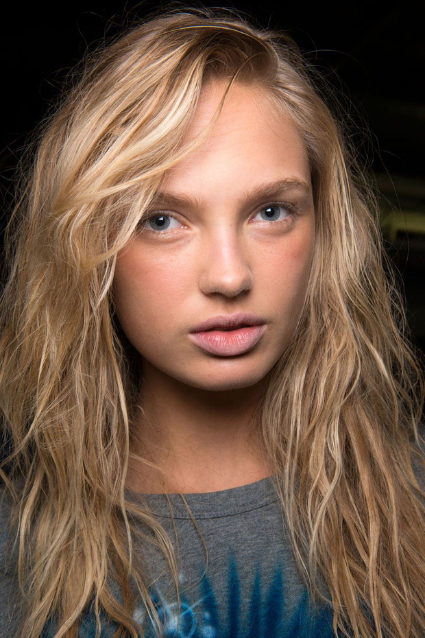 Fryzury długie włosy wiosna 2018