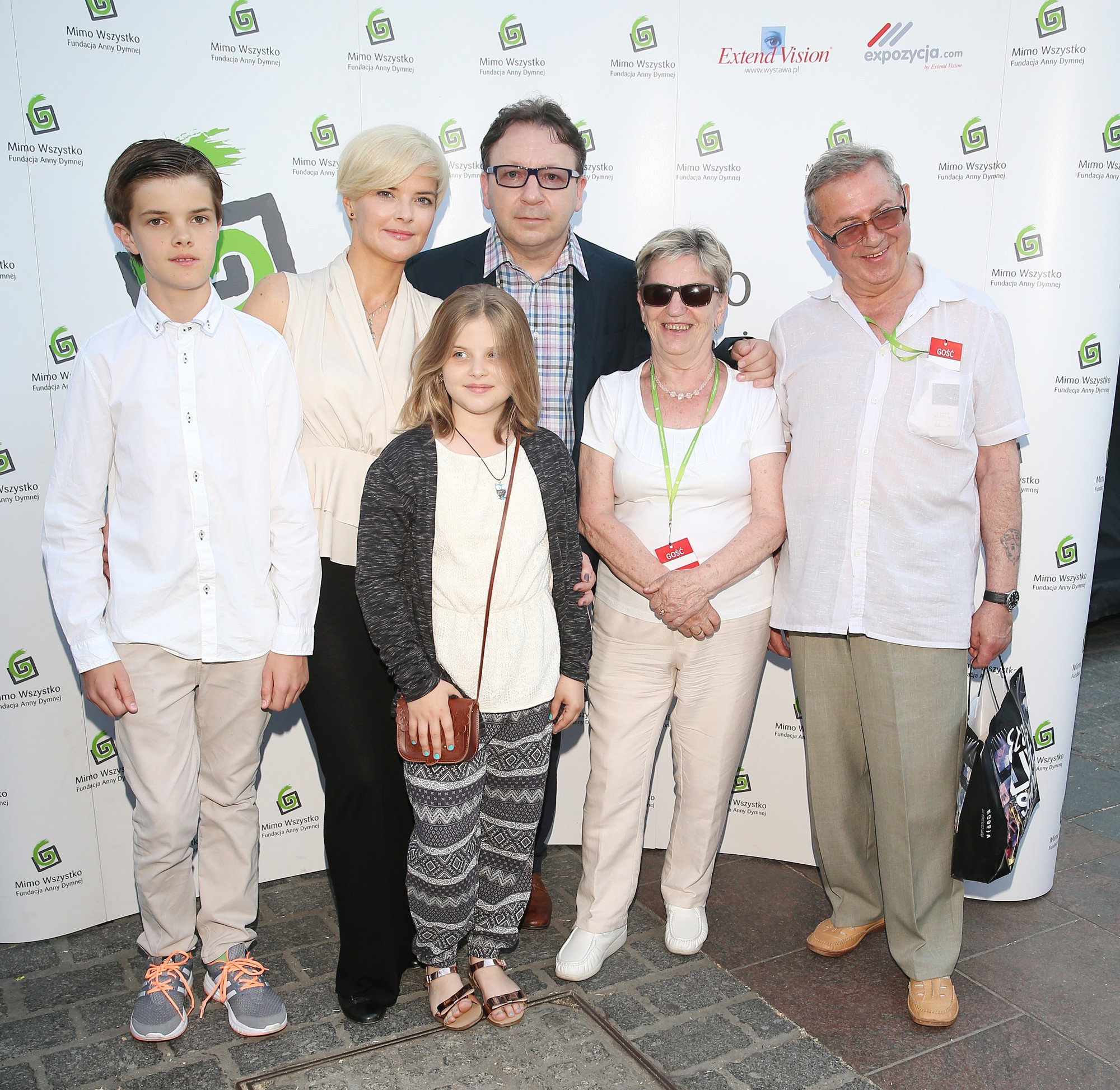 Zbigniew Zamachowski z żoną, jej dziećmi i swoimi rodzicami